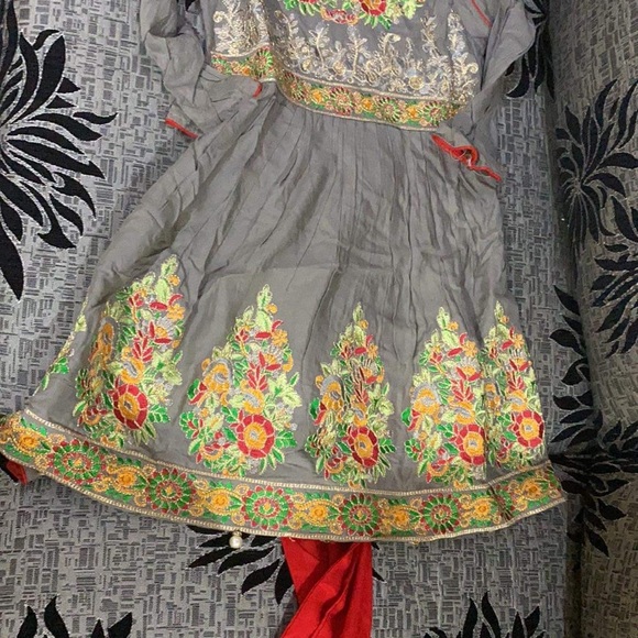 I’m selling brand new Pakistani traditional dresses for girls aged 1 to 7 years. - Picture 3 of 13